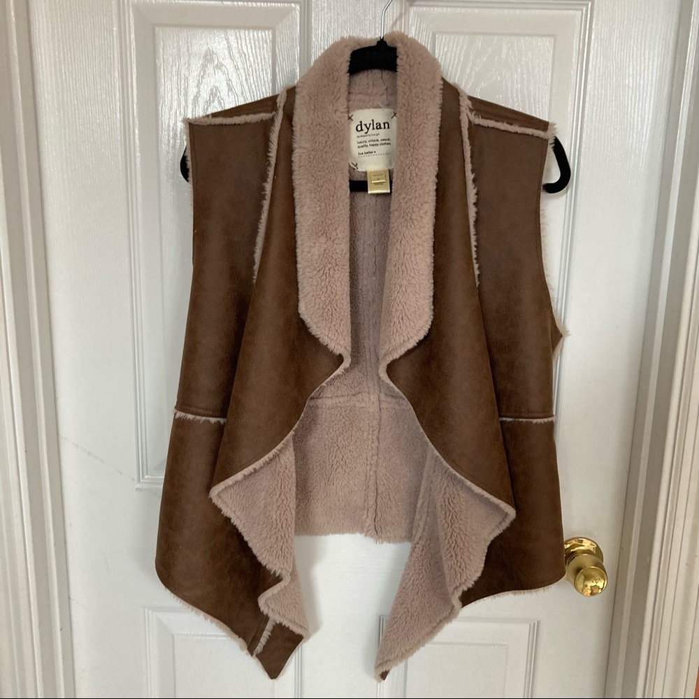 Dylan True Grit vest size Medium